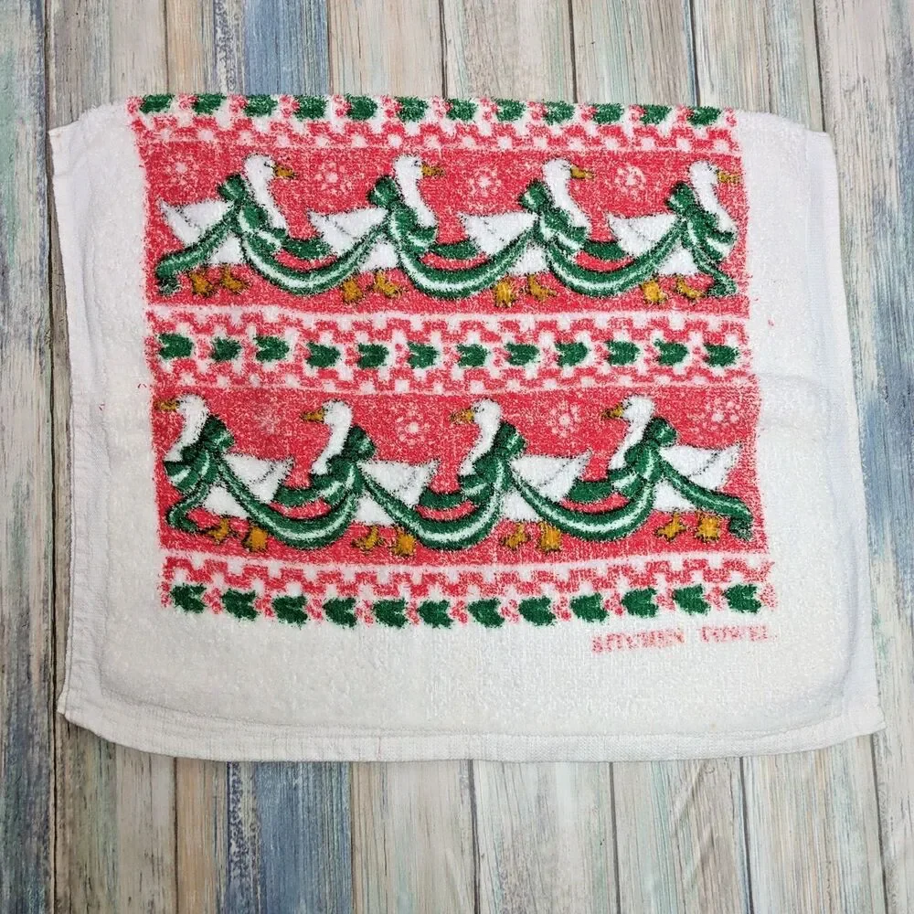 Vintage Christmas Geese Hand Towel 100% Cotton Red Green Holiday 14